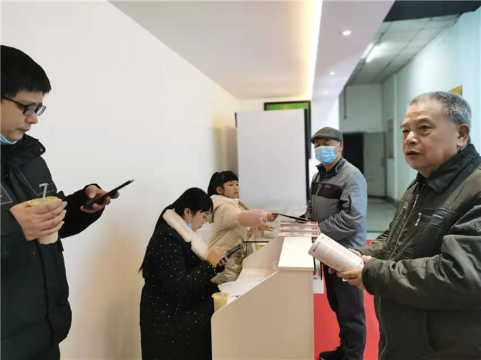 四川中青旅綿陽(yáng)分社、綿陽(yáng)市中旅假日旅行社、綿陽(yáng)自來(lái)文化傳播有限公司24H自助售貨服務(wù)盛大開(kāi)業(yè)