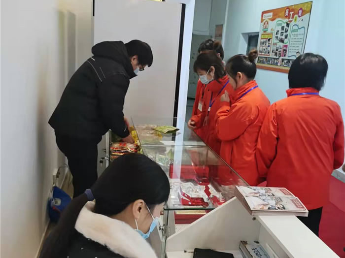 四川中青旅綿陽(yáng)分社、綿陽(yáng)市中旅假日旅行社、綿陽(yáng)自來(lái)文化傳播有限公司24H自助售貨服務(wù)盛大開(kāi)業(yè)