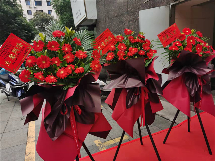 四川中青旅綿陽(yáng)分社、綿陽(yáng)市中旅假日旅行社、綿陽(yáng)自來(lái)文化傳播有限公司24H自助售貨服務(wù)盛大開(kāi)業(yè)